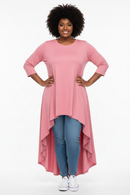 Zenana premiumPLUS pink high-low longline 3/4 sleeve top over blue jeans